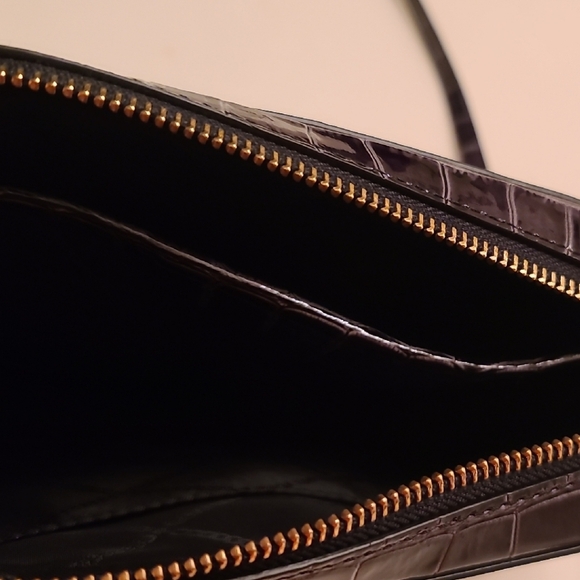 MICHAEL Michael Kors
Jet Set Large Logo Embossed Patent Crossbody Bag - Picture 4 of 7